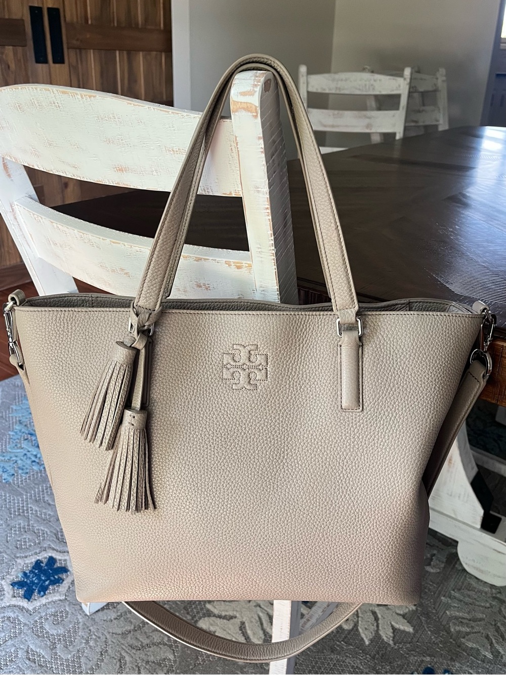 Tory Burch Thea Tote Pebble Leather Hobo Bag Taupe French Grey Tan Large - Picture 4 of 16